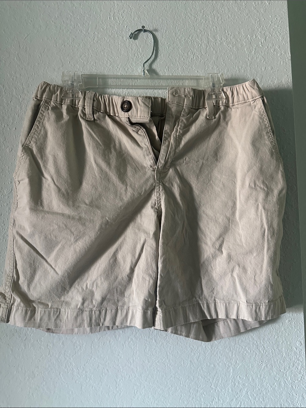 chubbies Men's Flat Front Beige Shorts